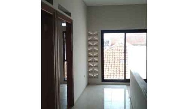 Rumah Baru di Komplek Margahayu Raya