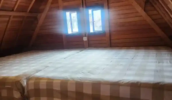 Rumah Kayu di Cigadung